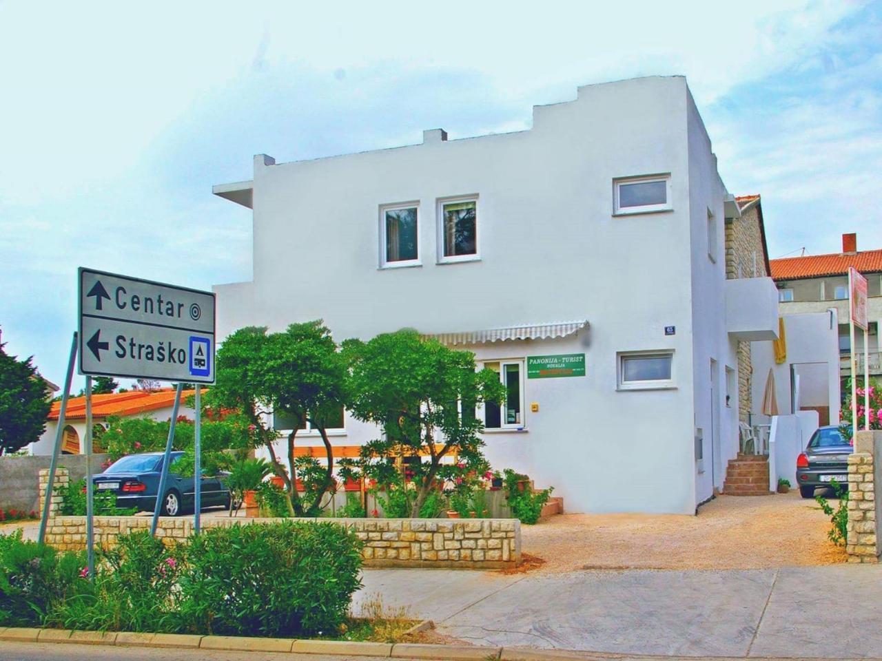 Apartments Panonija Novalja Luaran gambar